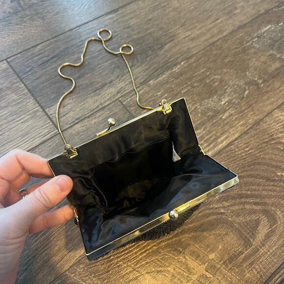 Vintage Black Beaded Seashell Scallop Snap Closure Gold Strap Purse Clutch - Picture 5 of 5